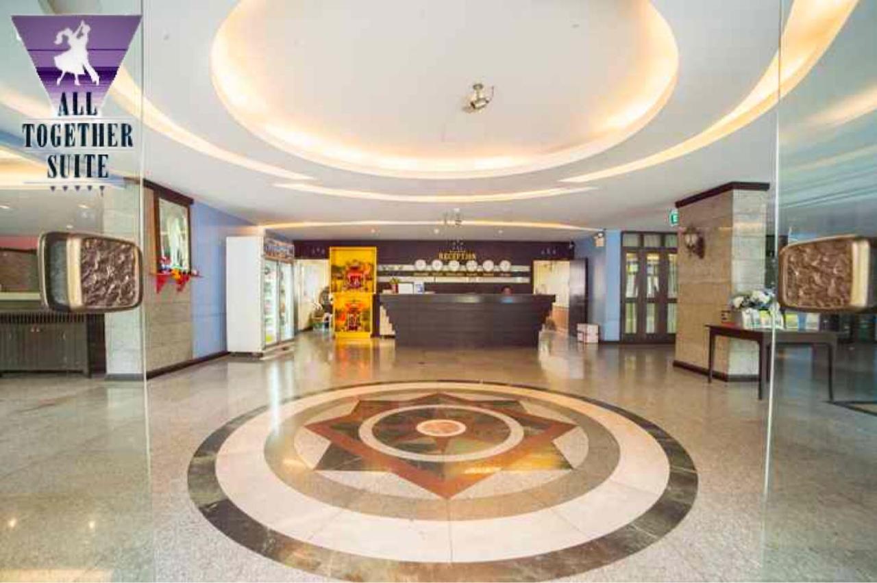 All Together Suite Hotel Банкок Екстериор снимка